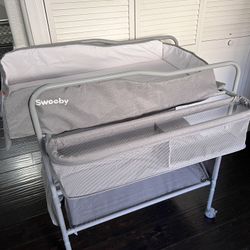 Sweeby Changing Table 