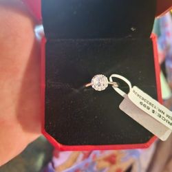 260$ brand new never worn high quality geniune moissanite ring retail price 700$