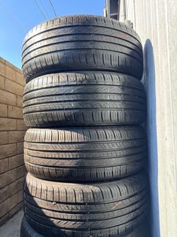 215/50r17 Nexel tires en excelentes condiciones de vida las 4