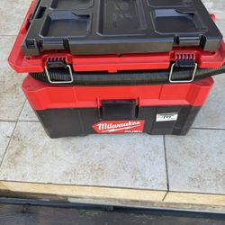 Milwaukee M18 FUEL PACKOUT 18-Volt Lithium-Ion Cordless 2.5 Gal. Wet/Dry Vacuum (Vacuum-Only)