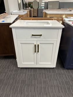 31” Bathroom vanity in white