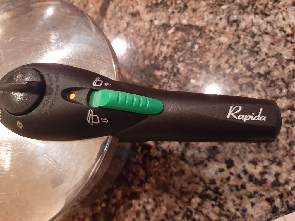 Rapida Pressure Cooker By Fagor. 6 Qt.