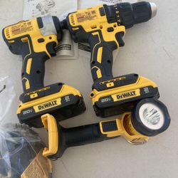 20v Dewalt Combo Kit Brushless Drill Driver/lmpact Drill And 2 Battery Charger And Flashlight 