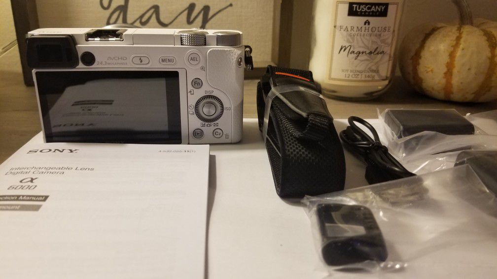 Brand new/never used, Sony a6000 mirrorless camera(white) with 16-50mm lens
