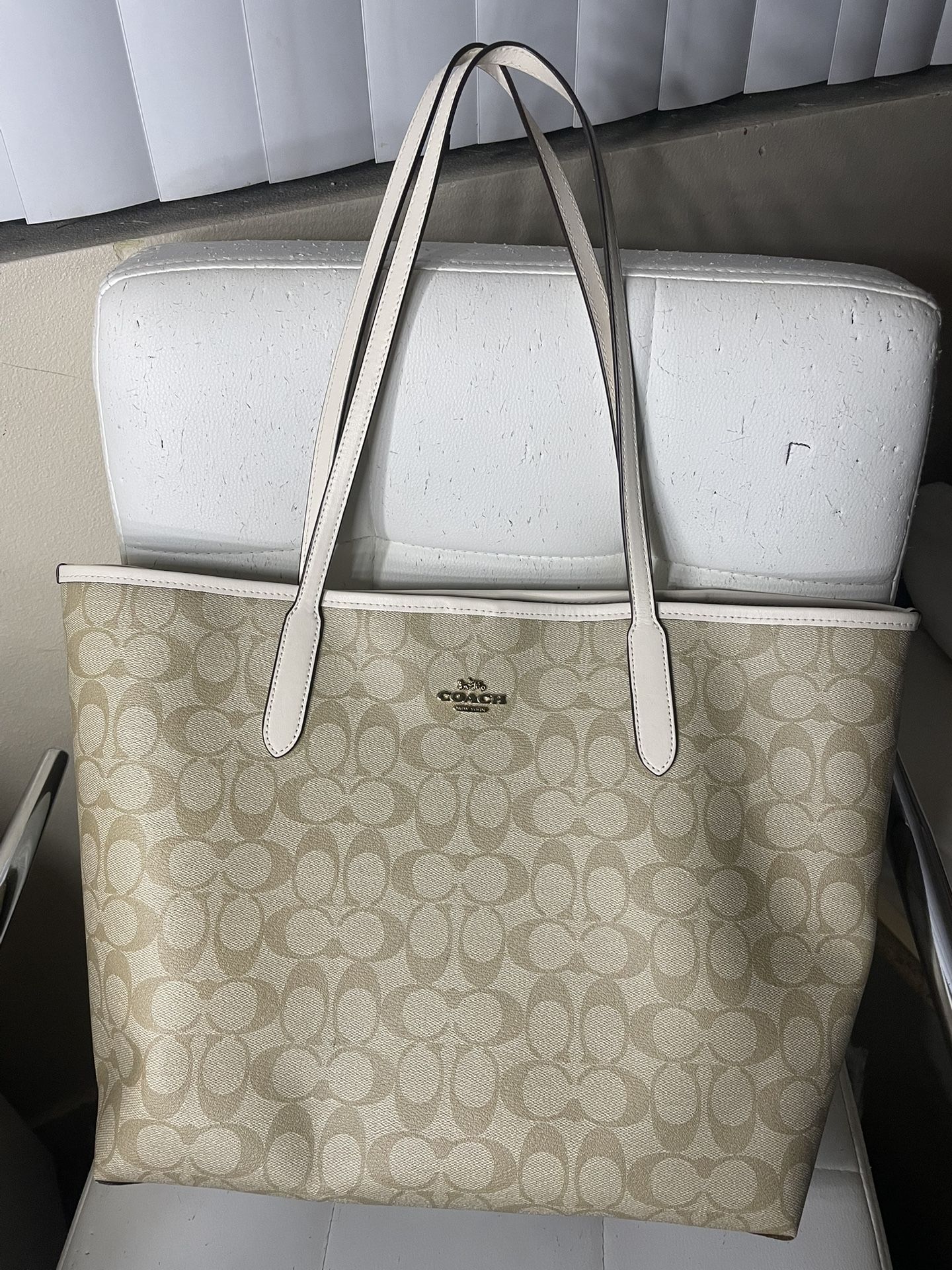 Coach Women’s City Tote bag in Signature Canvas
