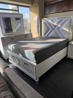 Queen Bed Room Set( Includes Queen Bed Frame, Dresser, Mirror, 1 Nightstand) ON SALE