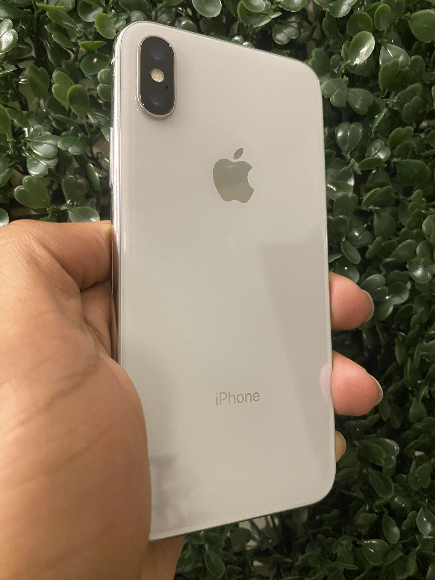 Unlocked Apple iPhone X 64gb for Sale in St. Petersburg, FL - OfferUp