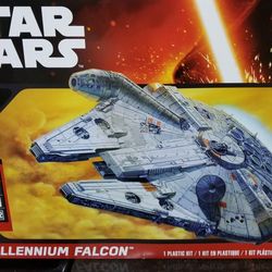 Millennium Falcon Model