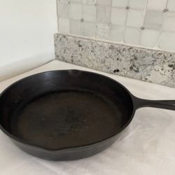 Vintage Lodge Cast Iron Skillet #8 SK D1