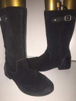 Women's UGG suede boots very cute size 5