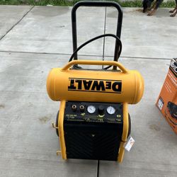 DEWALT 4.5 Gal. Portable Electric Air Compressor 844