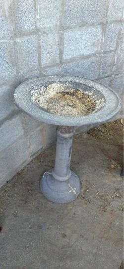 Resin birdbath