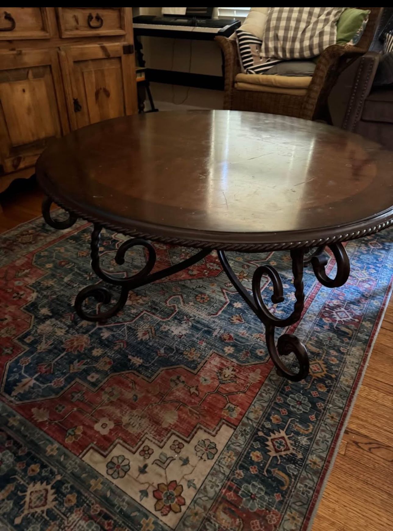 Steve Silver Company Crowley Cocktail Table, Wood Top and Metal Elegant Rope Twists Bases,