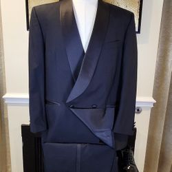 Pierre Balmain Men’s 2-Piece Tuxedo – Jacket 44 / Pants R38