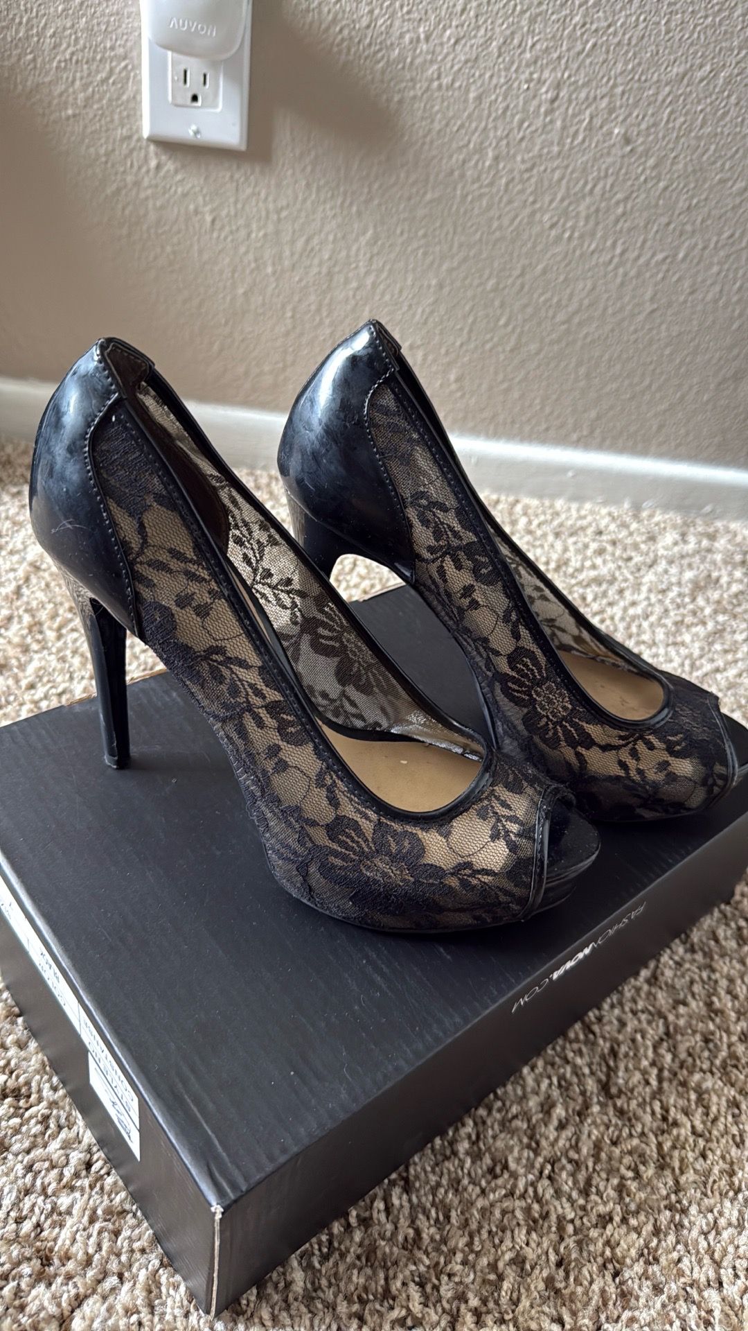 Guess black lace peep toe heels size 7