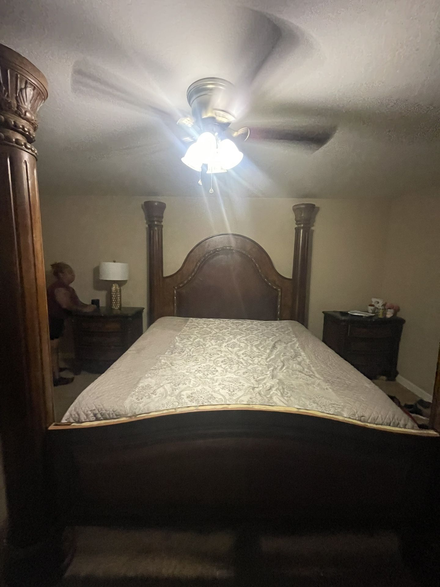 Wooden King Sized Bedroom Frame