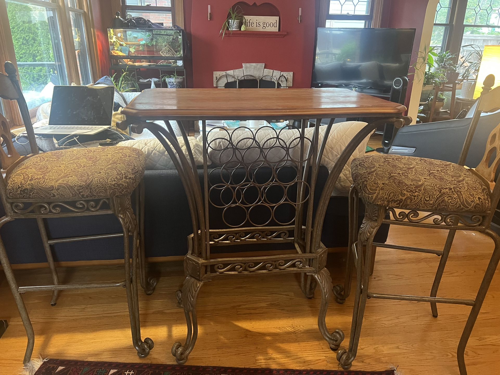 Table With Wine Rack
