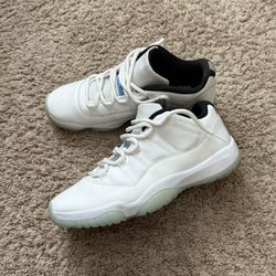 Jordan 11 Low Legend Blues
