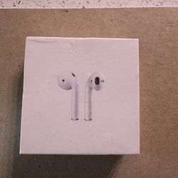 2nd Generation Apple AirPods With Wireless Charger Case