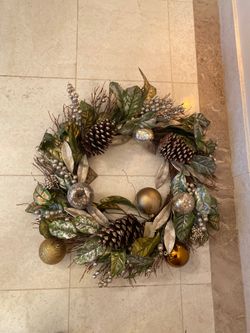 Holiday wreath