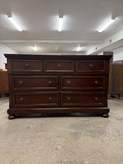 Beautiful Brown 7 Drawer Dresser Chest
