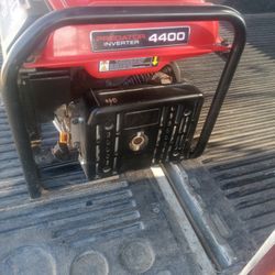 Vendo Generador .... Es sta Seminuevo Nomas Lo Use Unas 20 Horas..