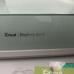 Cricut Explore air 2 + Supplies