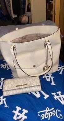 Original Michael Kors Purse And Wallet Very Good Condition
