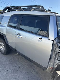 Toyota FJ cruiser passenger side door