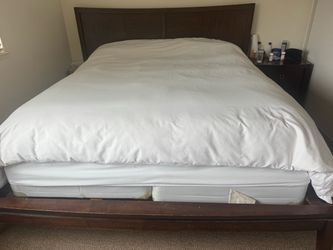 Cal king bed and 1 night stand free