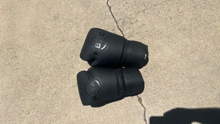 Kick boxing gloves