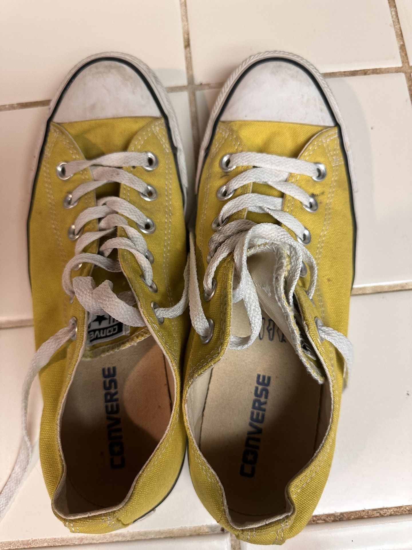 Yellow Converse 9w, 7m