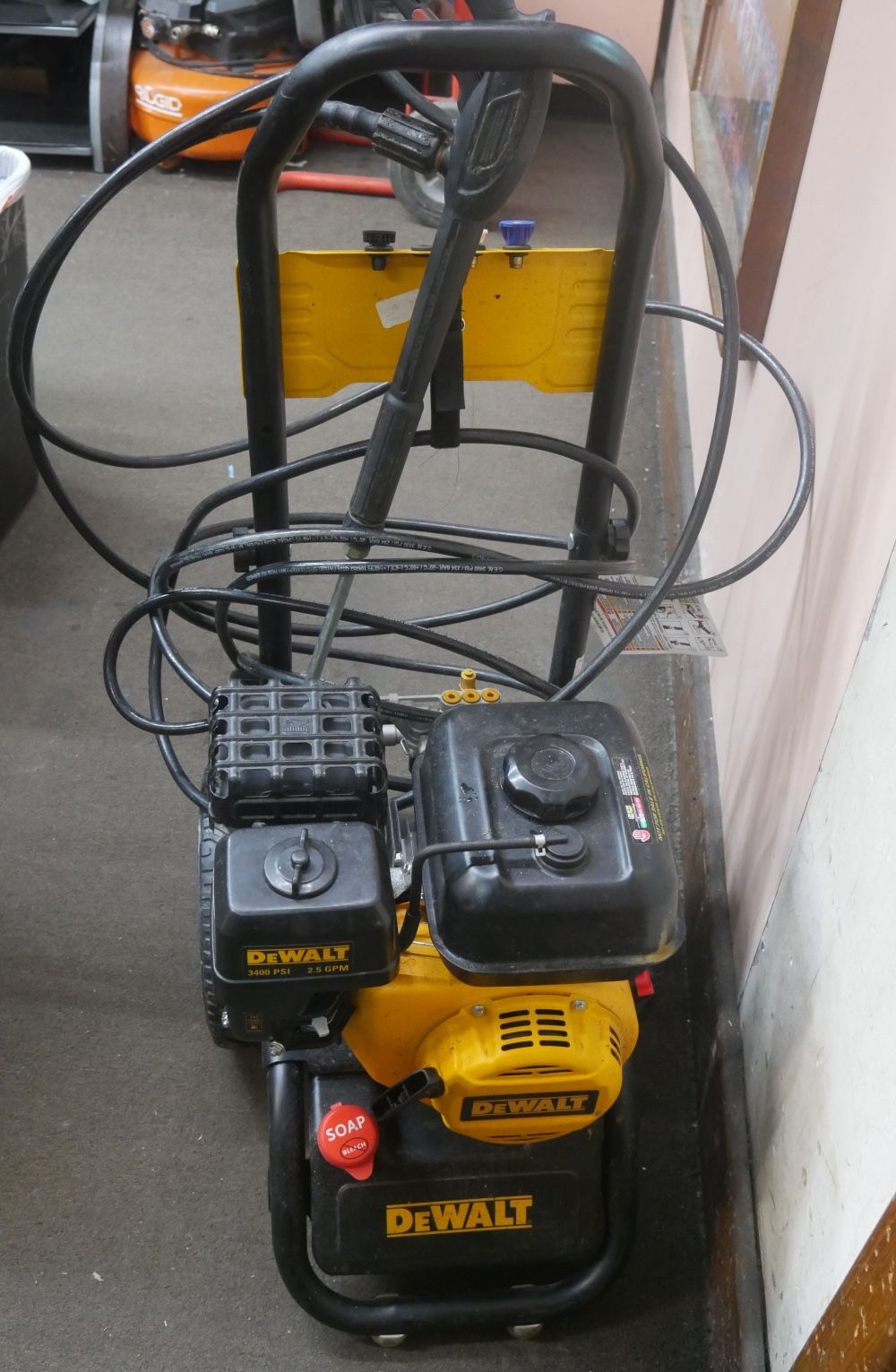 DEWALT PRESSURE WASHER 3400 PSI DXPW61372 USED 888579-1