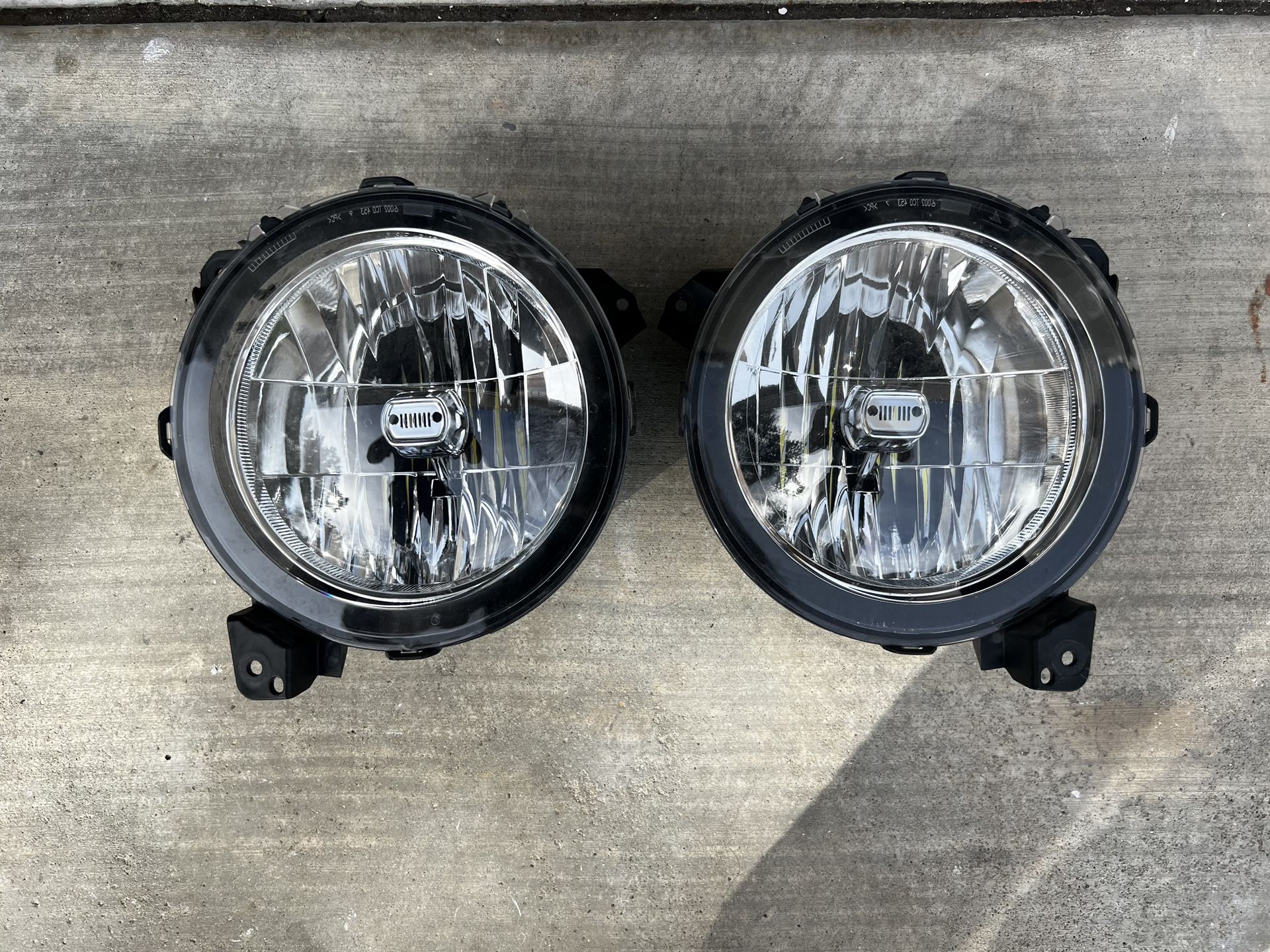 Jeep Gladiator JT (and probablyy other models) headlights, fog lights and front bumper parts