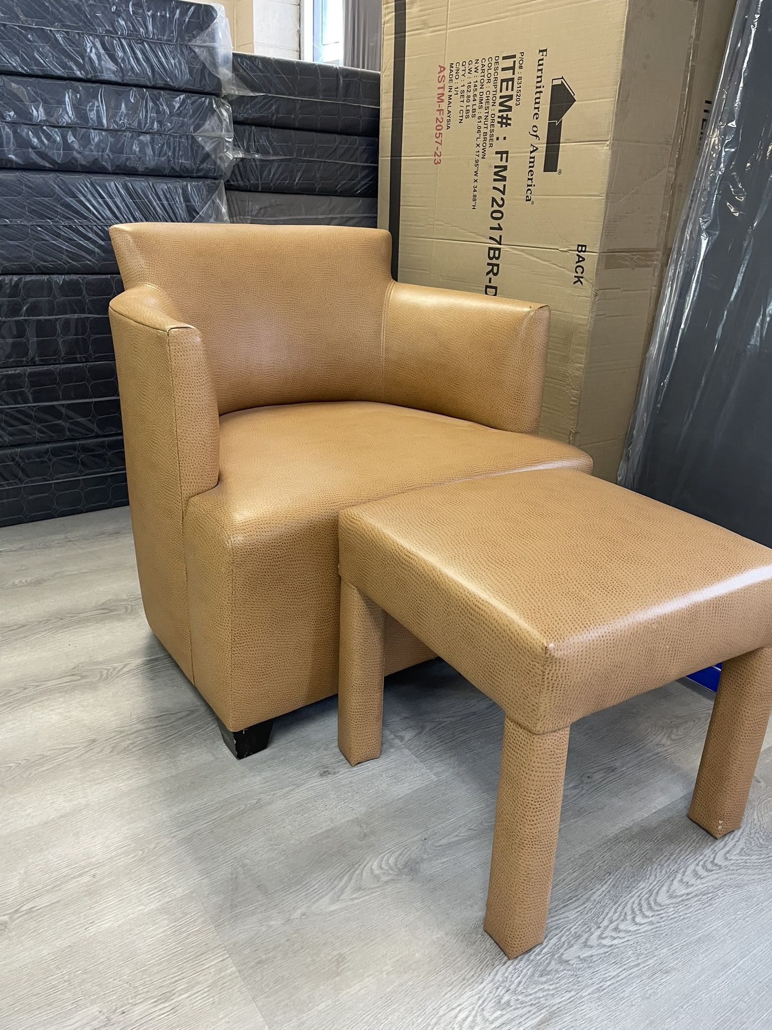LEATHER ACCENT CHAIR WITH OTTOMAN