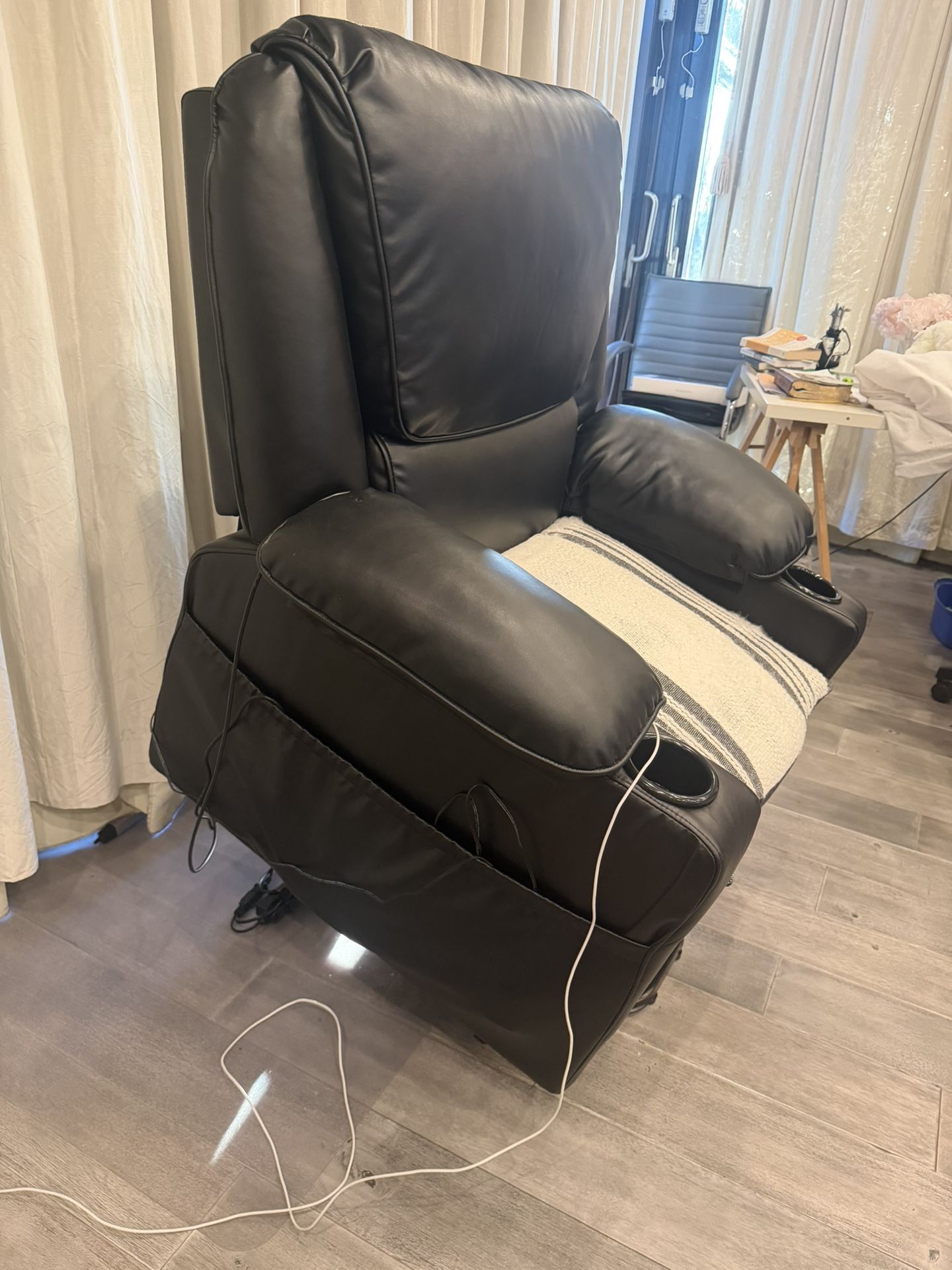 LIFT Recliner Chair