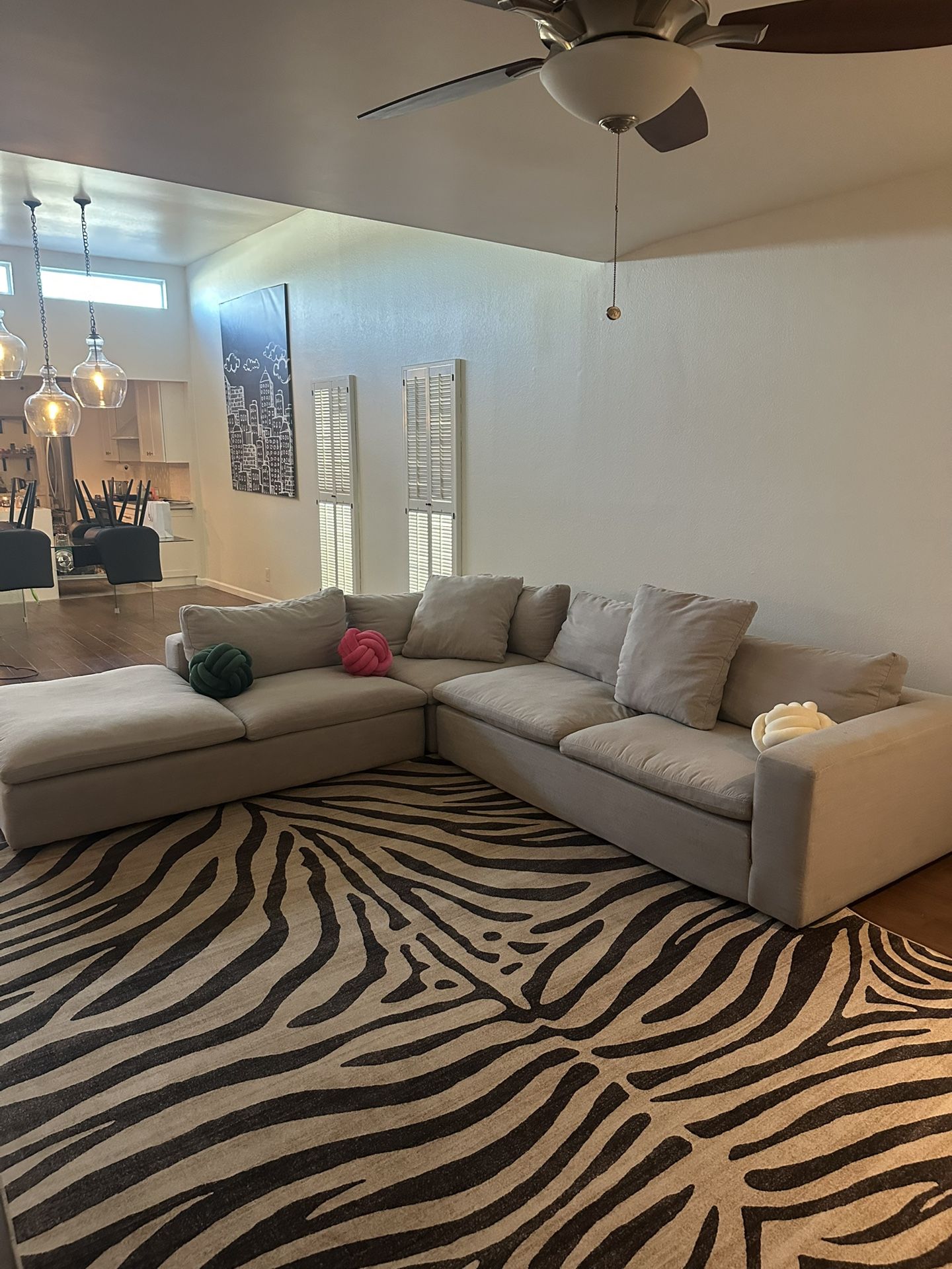 Couch / Sectional