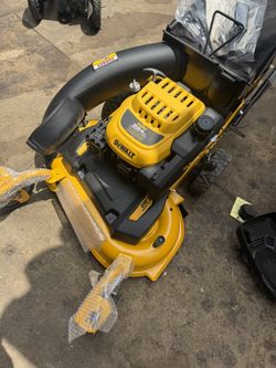 DEWALT 28 in. 224cc E-GOV Engine 3-in-1 Gas RWD Self-Propelled Lawn Mower with High Rear Wheels