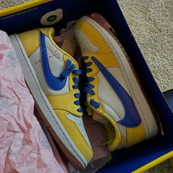 Travis Scott “Yellow Canary” Dunks.