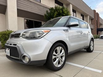 SUPER CLEAN 2016 KIA SOUL PLUS HATCHBACK (PERFECT FOR UBER OR LYFT)