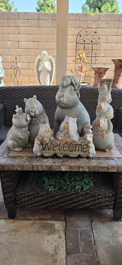 Capybara garden status set