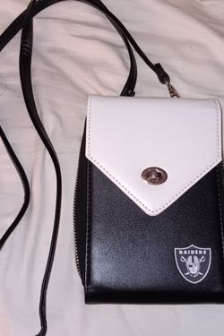 Raiders purse