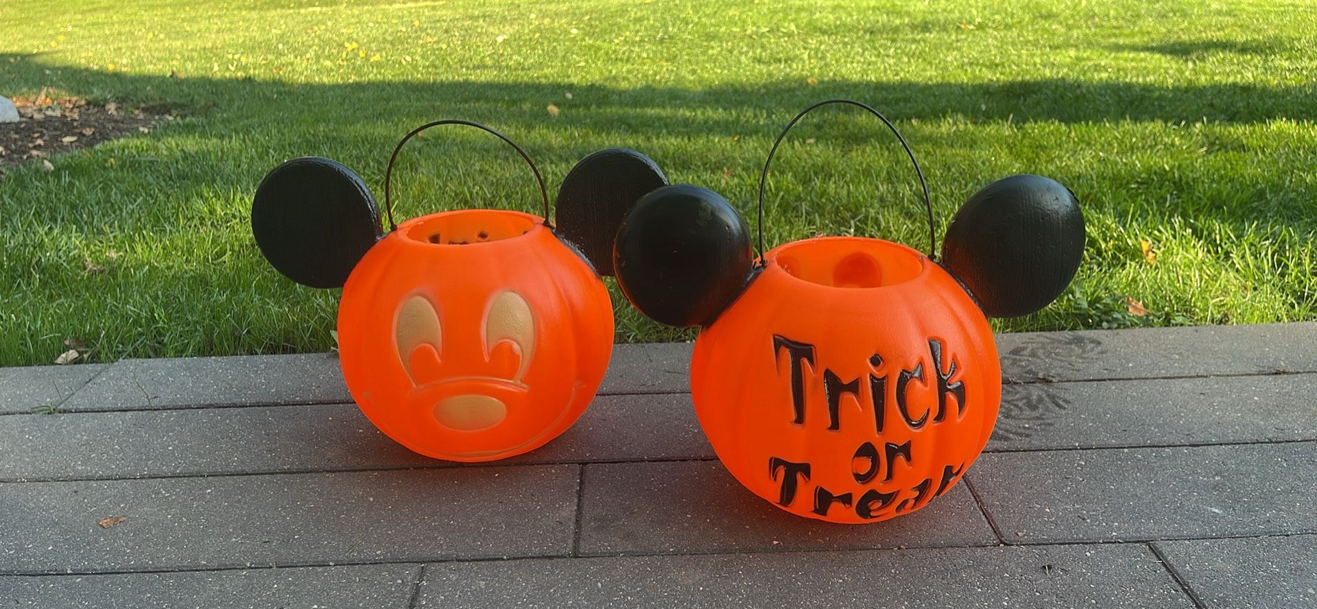 Mickey Minnie Mouse Trick-Or-Treat Vintage Blow Mold, Buckets Candy Garden Planter Party Prop 