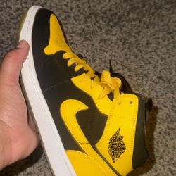 Jordan 1 Mid 