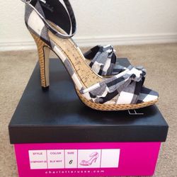 Plaid black and white heel Size 6