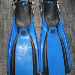 Mares Brand Divers Flippers For Sale. 