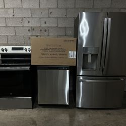 BEAUTIFUL GE  STAINLESS STEEL KITCHEN APPLIANCE SET LIKE NEW  
