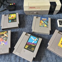 Working Nintendo with Games and Controllers