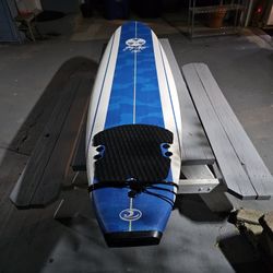 Gerry Lopez 8' Soft Top Surfboard is a beginner-friendly foam surfboard designed by legendary surfer Gerry Lopez.  8ft, Leash Included 
