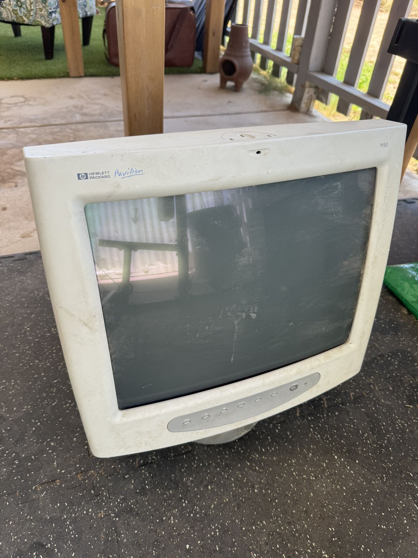 HP Pavilion Vintage Gaming CRT